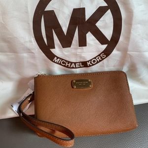 Michael kors wristlet